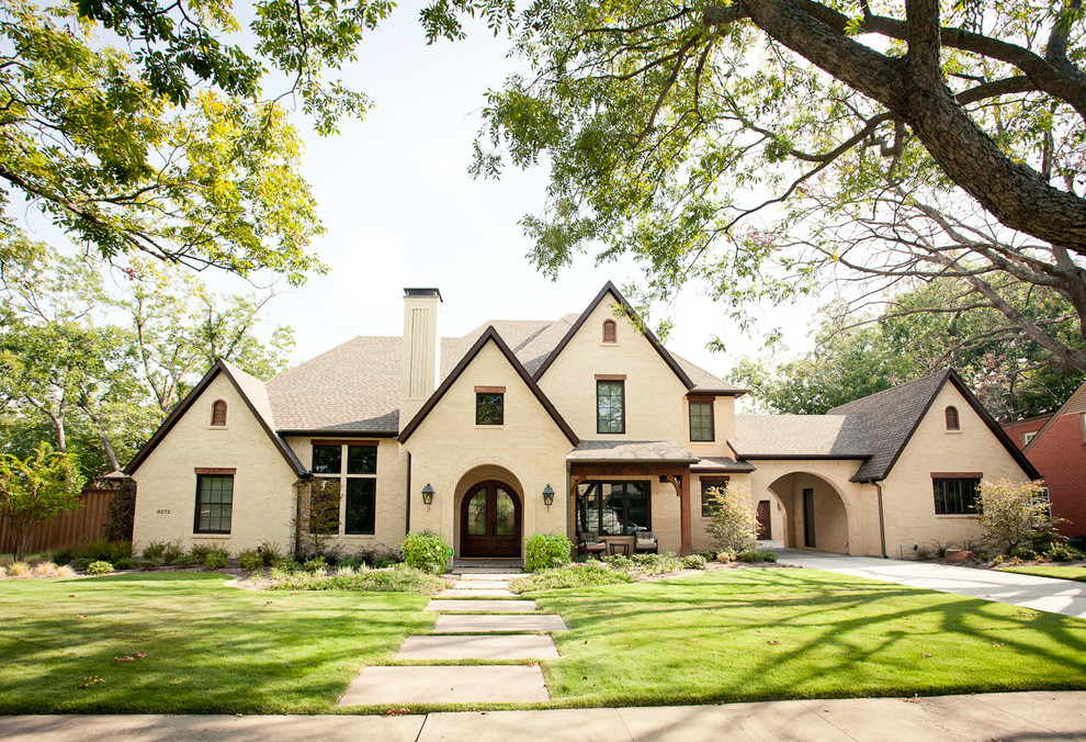 This is an example of a rural house exterior in Dallas.
