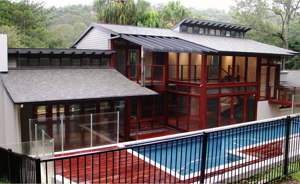 シドニーにある中くらいなコンテンポラリースタイルのおしゃれな家の外観 (レンガサイディング) の写真