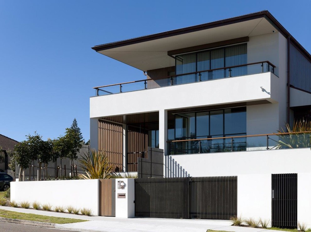 Immagine della facciata di una casa contemporanea a due piani con tetto piano