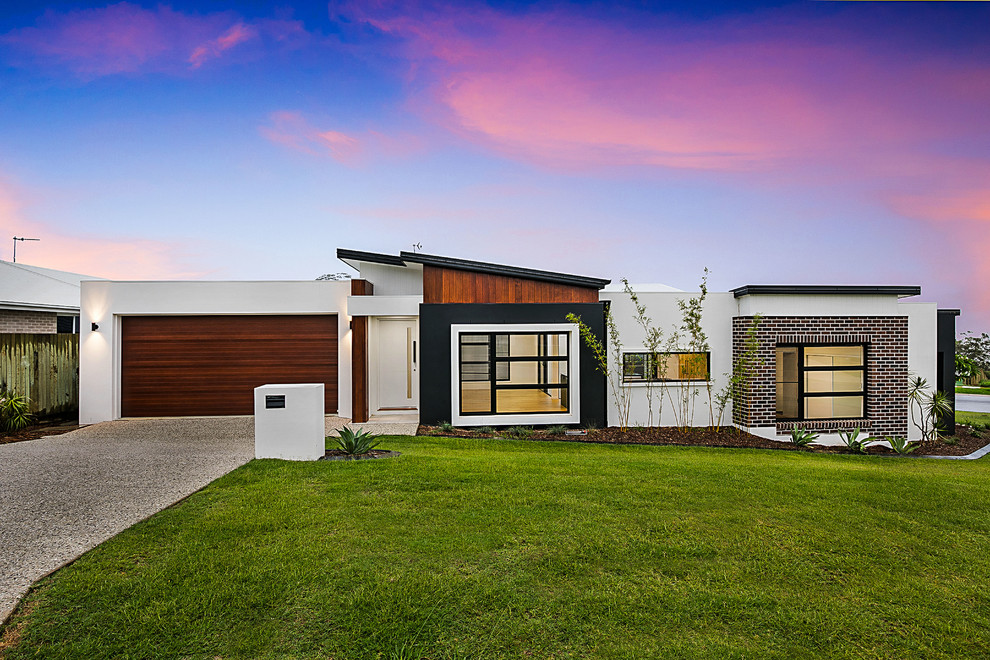 This is an example of a contemporary bungalow brick semi-detached house in Brisbane with a flat roof and a metal roof.