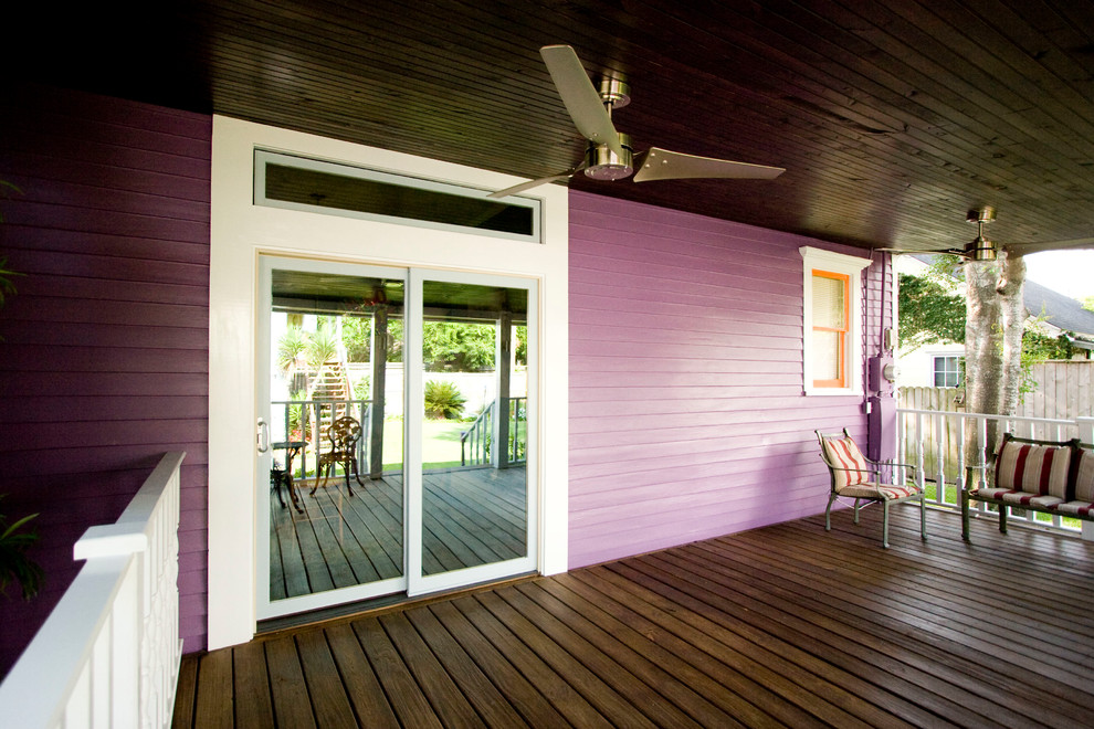 Exemple d'une façade de maison multicolore victorienne en bois de taille moyenne et de plain-pied avec un toit à deux pans.