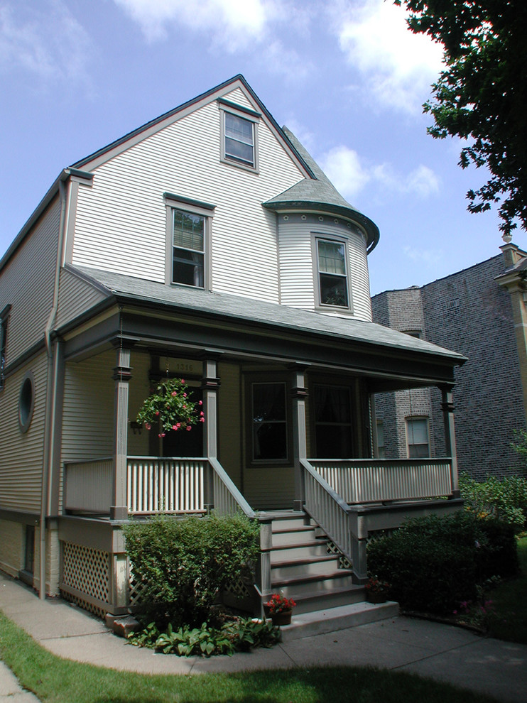 Mid-sized victorian gray three-story vinyl exterior home idea in Chicago with a shingle roof