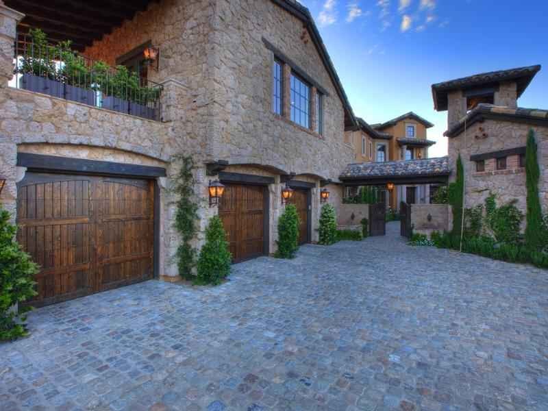 Photo of a mediterranean house exterior in Austin.