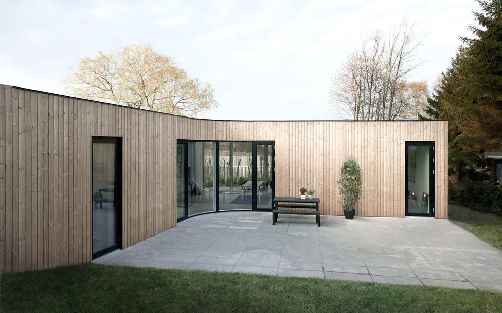 Идея дизайна: одноэтажный, бежевый дом среднего размера в скандинавском стиле