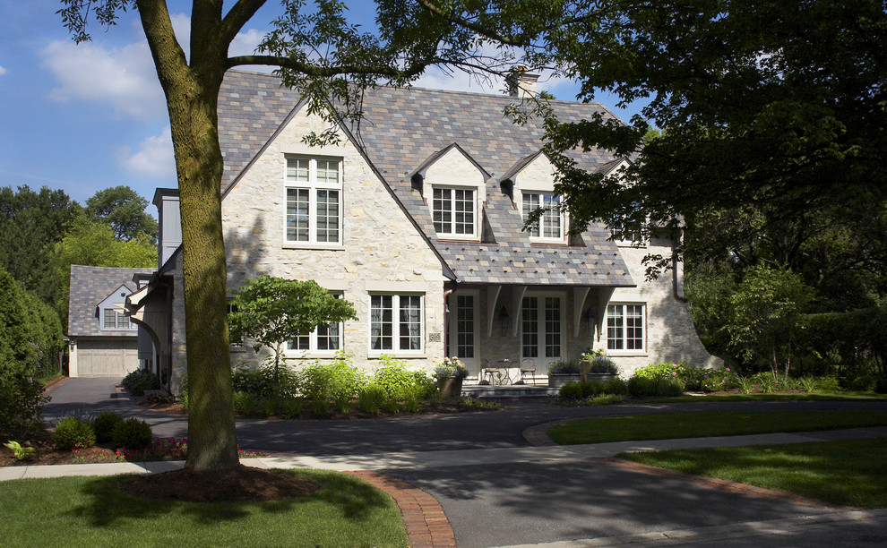 Example of a classic exterior home design in Chicago