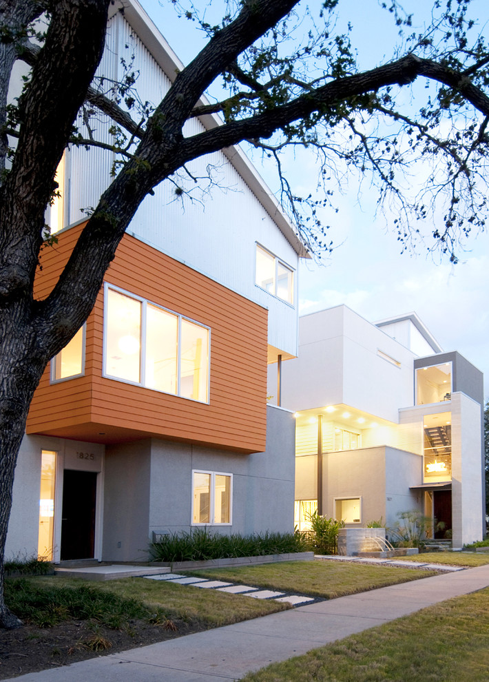 This is an example of a contemporary house exterior in Houston with three floors.