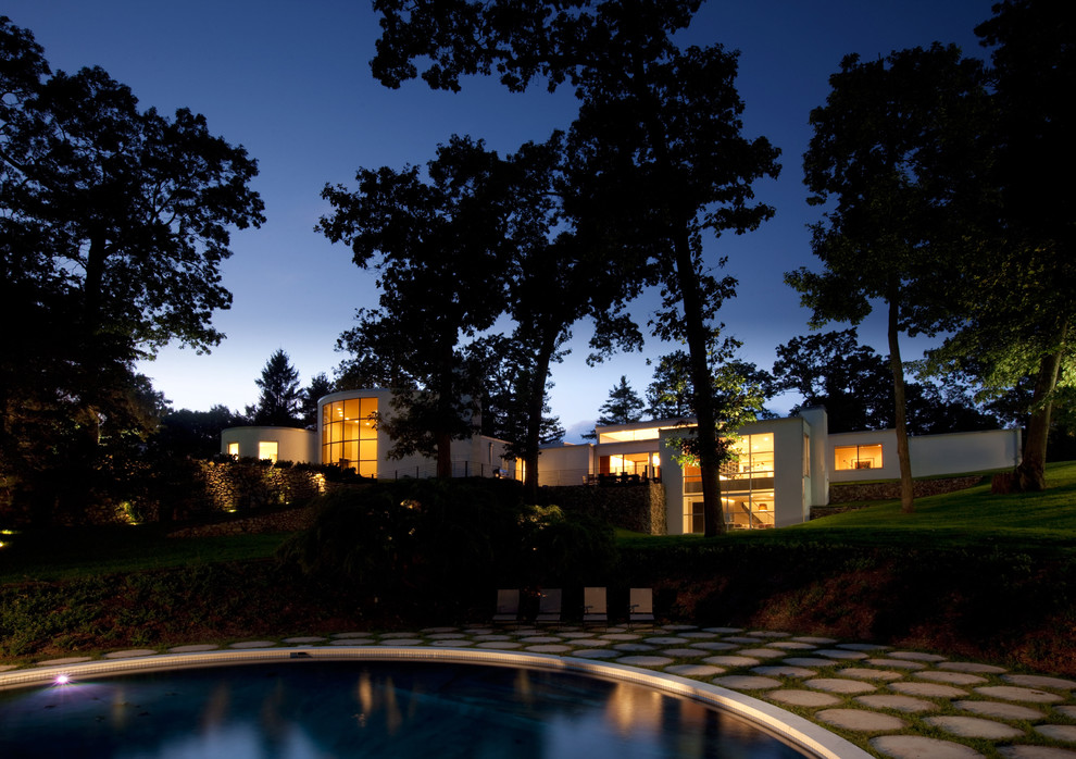 Expansive modern house exterior in New York.