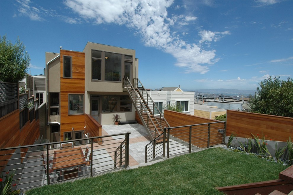 Große, Dreistöckige Moderne Holzfassade Haus mit grauer Fassadenfarbe in San Francisco