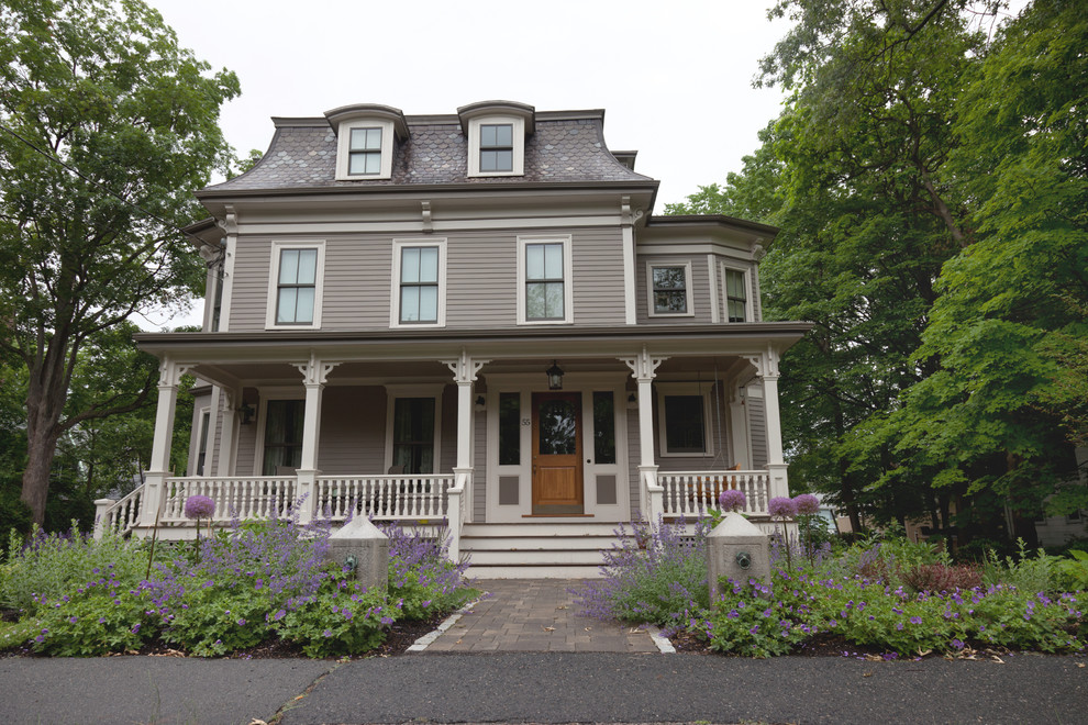 Design ideas for a traditional house exterior in Boston.