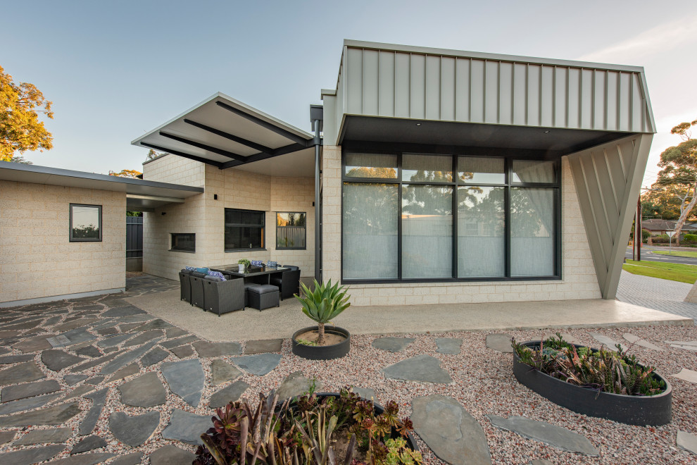 Inspiration for a mid-sized modern multicolored one-story concrete house exterior remodel in Adelaide with a hip roof and a metal roof