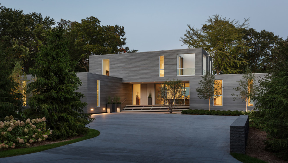 Zweistöckiges Modernes Haus mit grauer Fassadenfarbe und Flachdach in Minneapolis