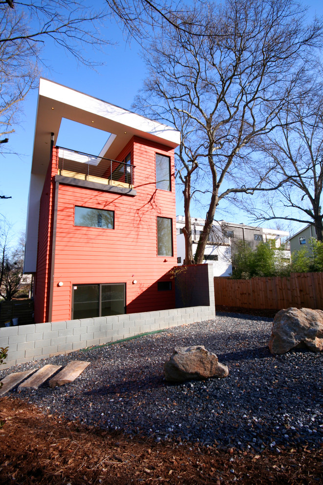 Immagine della facciata di una casa rossa contemporanea