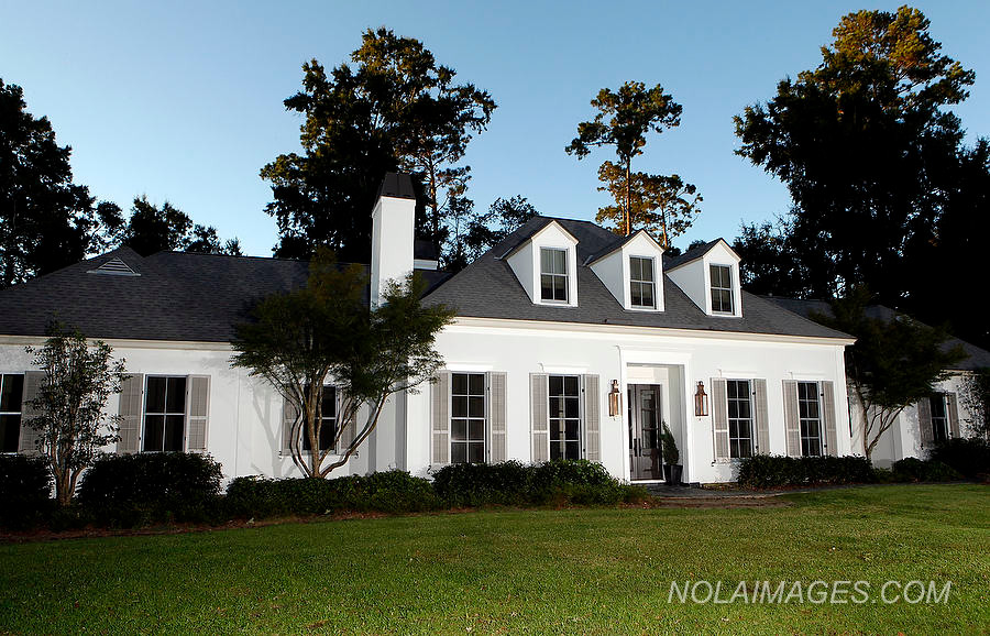 Example of a classic exterior home design in New Orleans