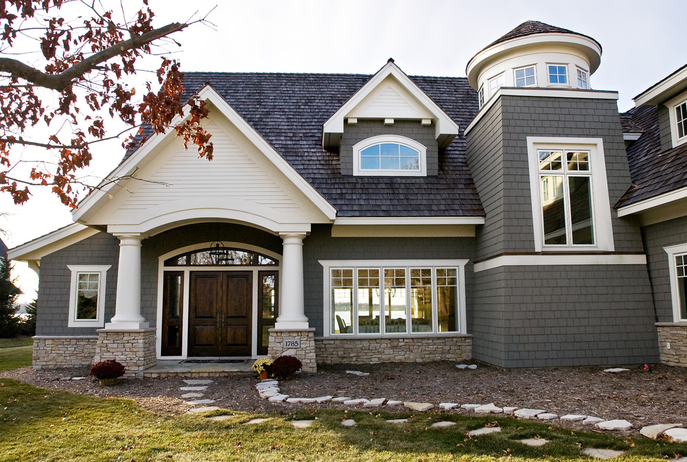 Example of a classic exterior home design in Minneapolis