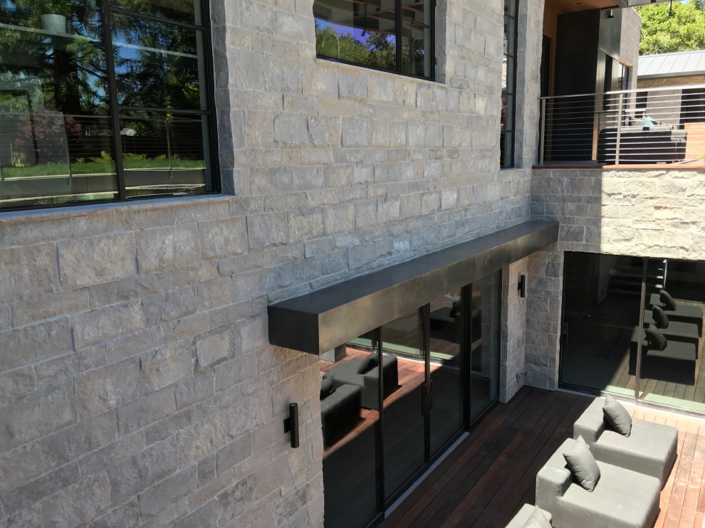 Modelo de fachada de casa gris minimalista con revestimiento de piedra