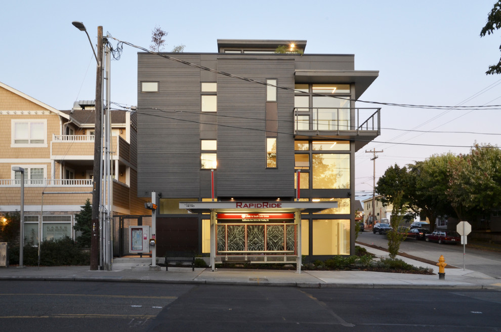 Diseño de fachada de casa pareada gris actual de tamaño medio de tres plantas con revestimiento de aglomerado de cemento y tejado plano