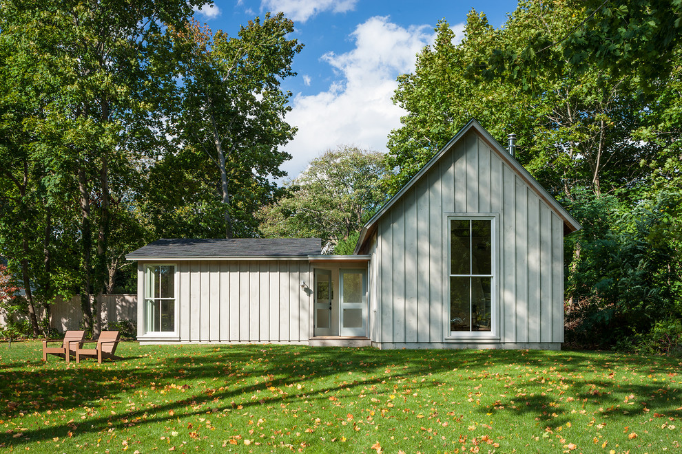 Diseño de fachada de estilo de casa de campo de tamaño medio