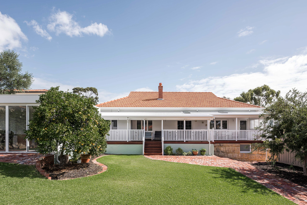 Example of a classic white two-story house exterior design in Perth with a shingle roof