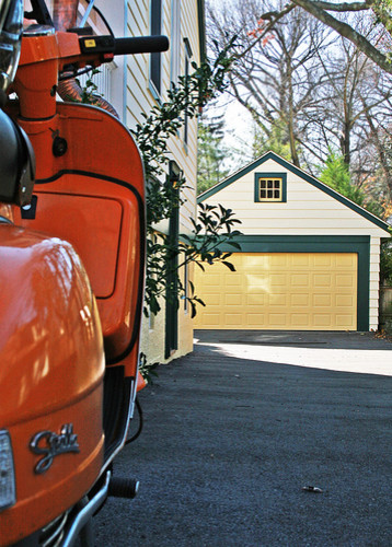 Пример оригинального дизайна: гараж в современном стиле