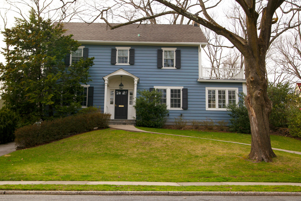 Example of a mid-sized eclectic blue two-story vinyl exterior home design in New York