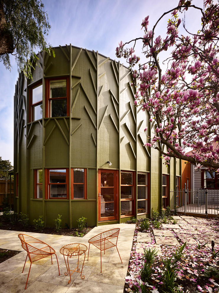 Idéer för ett mellanstort modernt grönt hus, med två våningar och platt tak