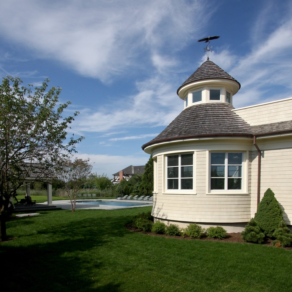 Пример оригинального дизайна: деревянный дом в морском стиле