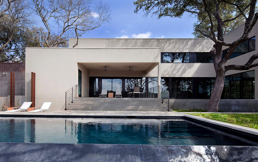 Photo of a contemporary house exterior in Austin.