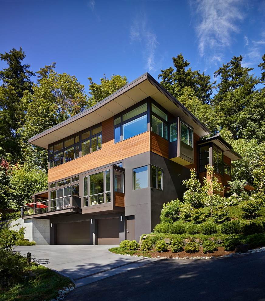 Aménagement d'une grande façade de maison multicolore contemporaine à deux étages et plus avec un revêtement mixte, un toit plat et un toit végétal.
