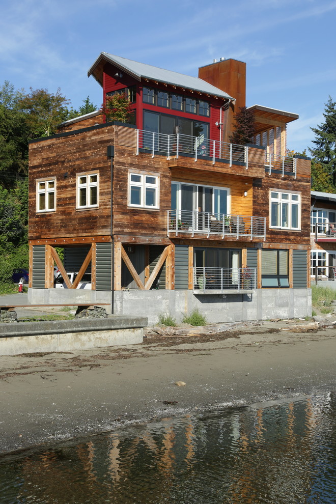 Cette photo montre une façade de maison éclectique à deux étages et plus avec un revêtement mixte.
