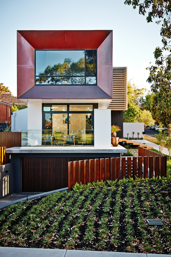 This is an example of a contemporary two floor detached house in Melbourne with a flat roof.