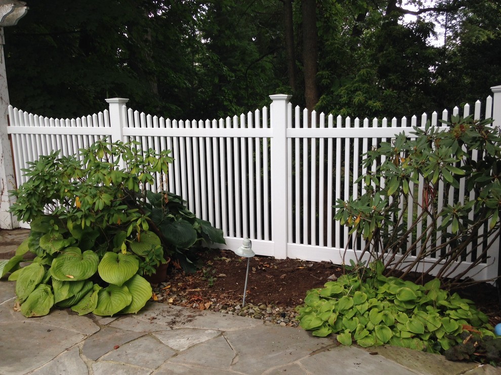 White scallop CLASSIC PICKET PVC FENCE Exterior New York by