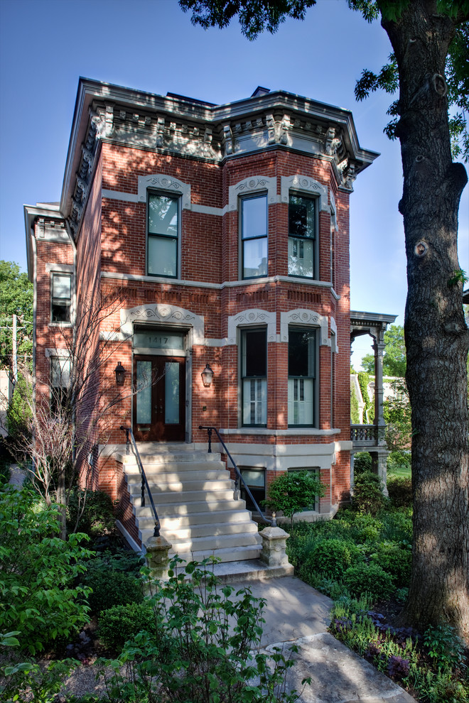 Inspiration for a classic house exterior in Chicago.
