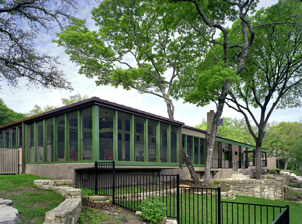Photo of a contemporary bungalow house exterior in Austin.