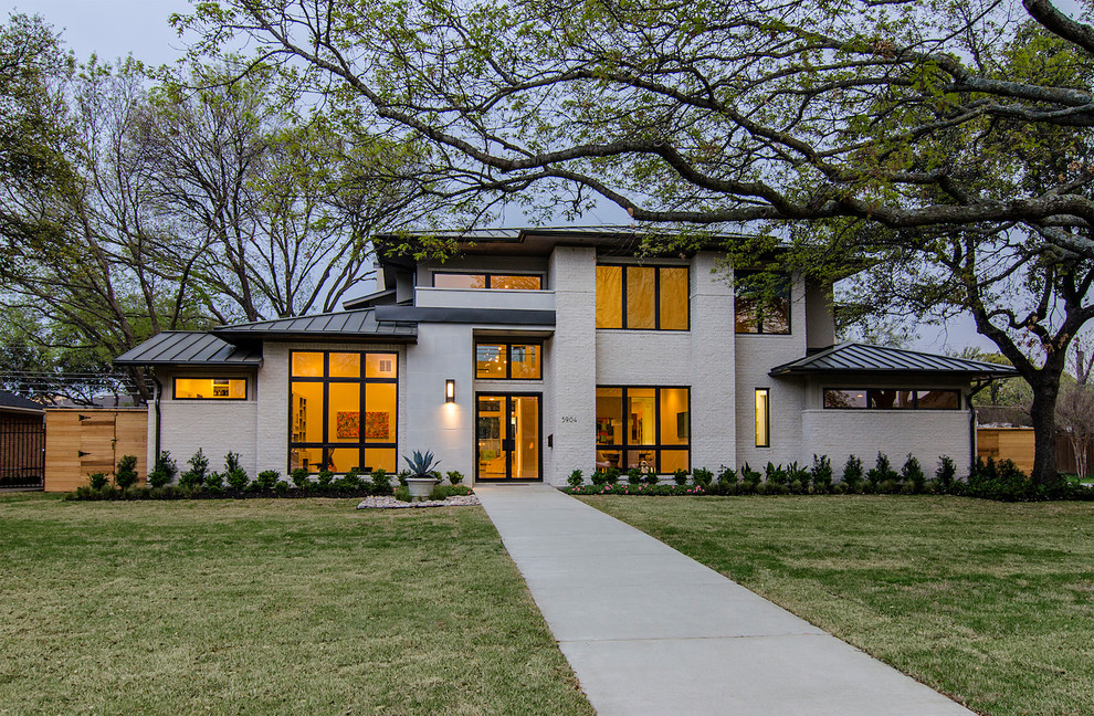 Inspiration for a traditional house exterior in Dallas.