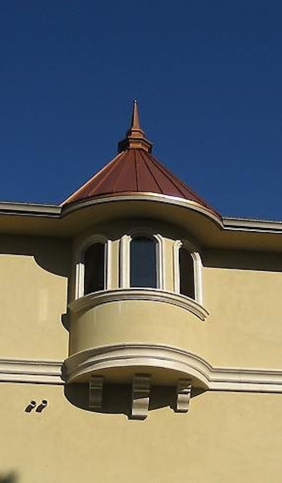 Inspiration for a classic house exterior in Sacramento.