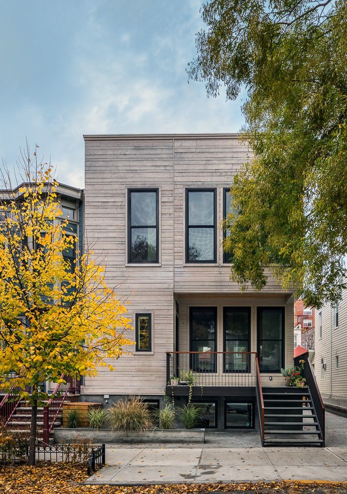 Zweistöckiges Modernes Haus mit grauer Fassadenfarbe in New York