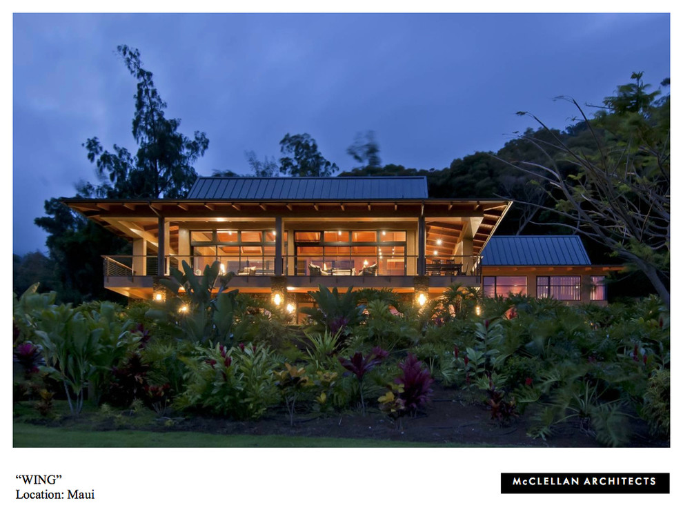 Großes, Zweistöckiges Haus mit Putzfassade in Hawaii