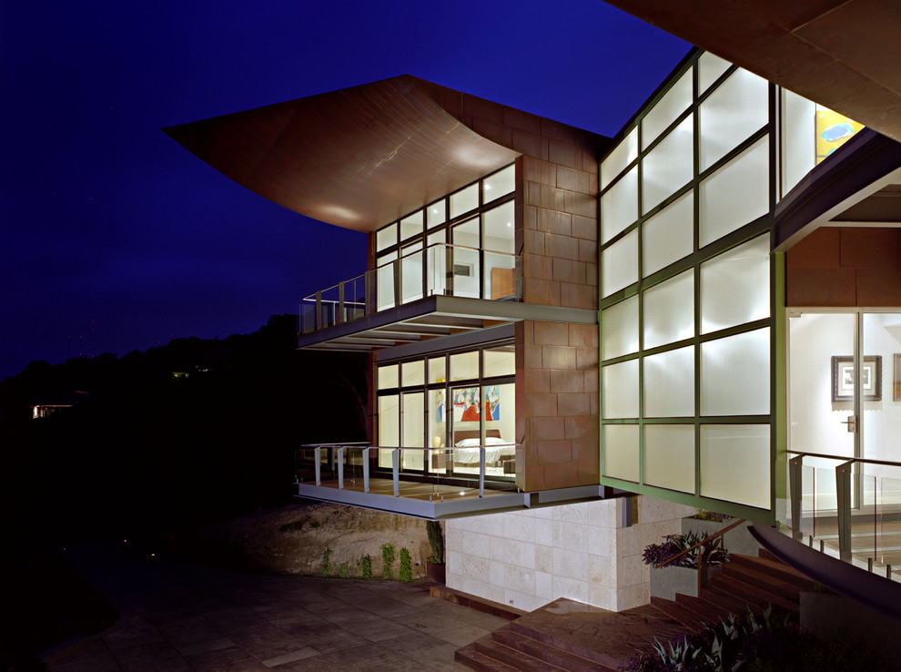 Idee per la villa grande multicolore contemporanea a due piani con rivestimento in cemento, tetto piano e copertura in metallo o lamiera