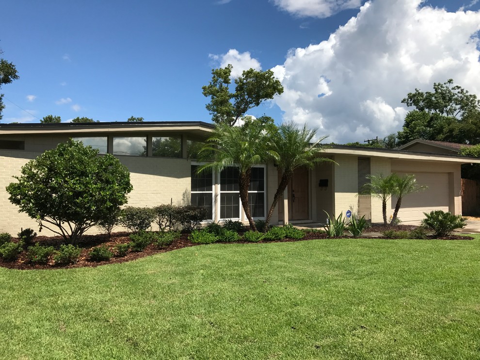 Winter Park Pines Residence Transitional Exterior Orlando by Terra Consulting & Design