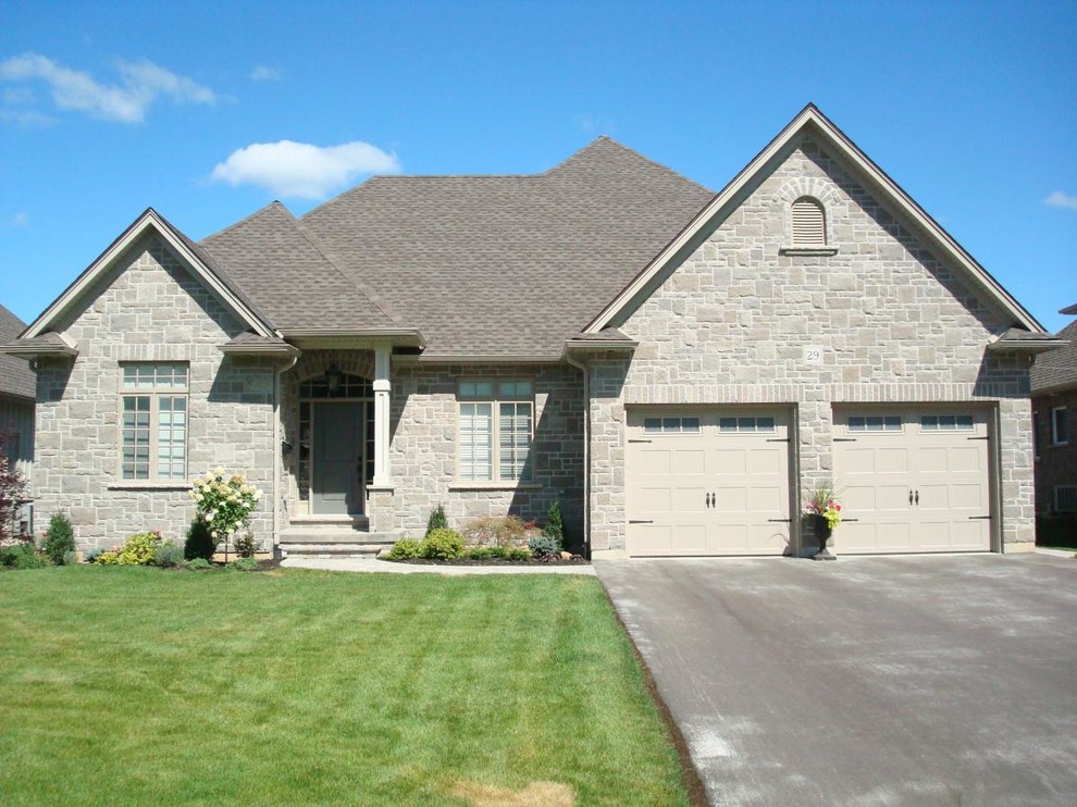 Wood Haven Subdivision Traditional Exterior Toronto by Gentrac