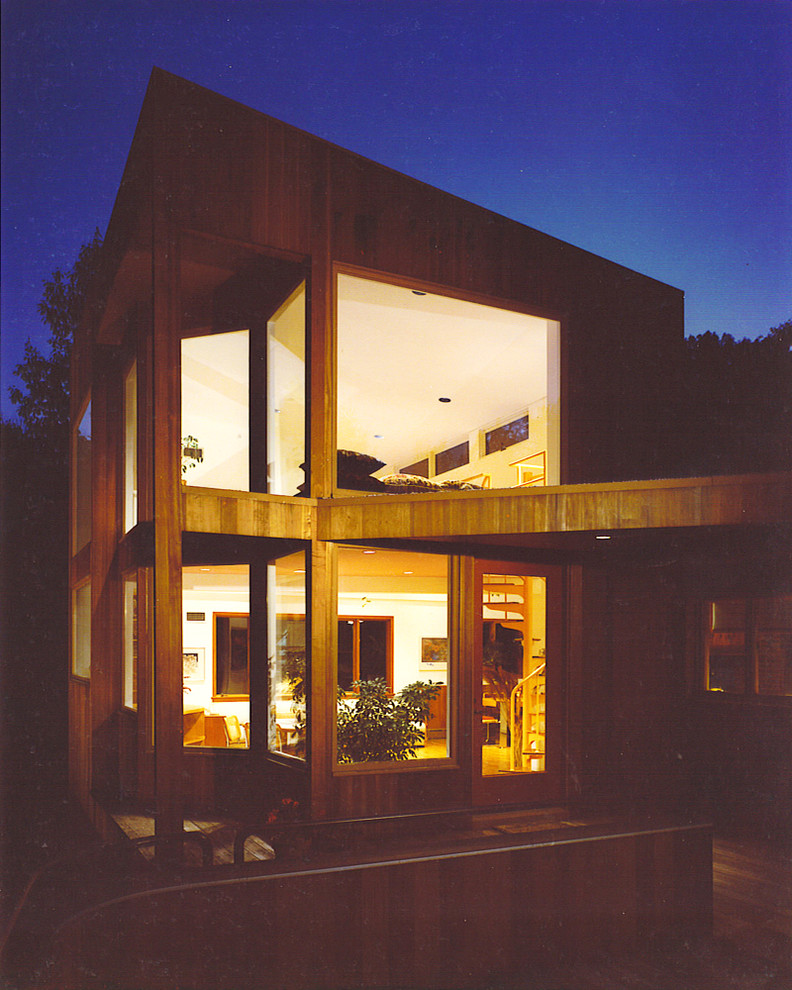 Photo of a modern house exterior in New York.