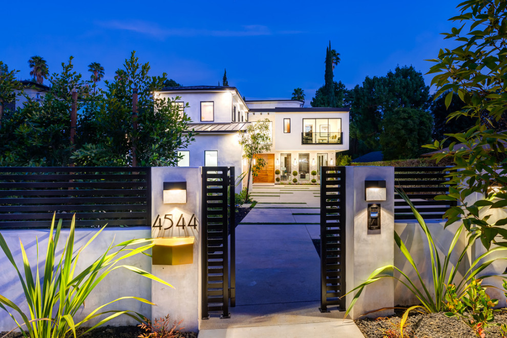 woodley ave Contemporary Exterior Los Angeles by US Home