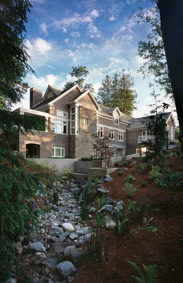Traditional house exterior in Seattle with mixed cladding.