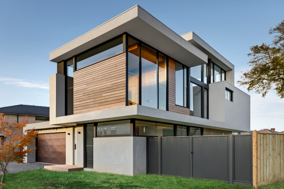 Imagen de fachada de casa multicolor actual de tamaño medio de tres plantas con revestimiento de madera, tejado plano y tejado de metal