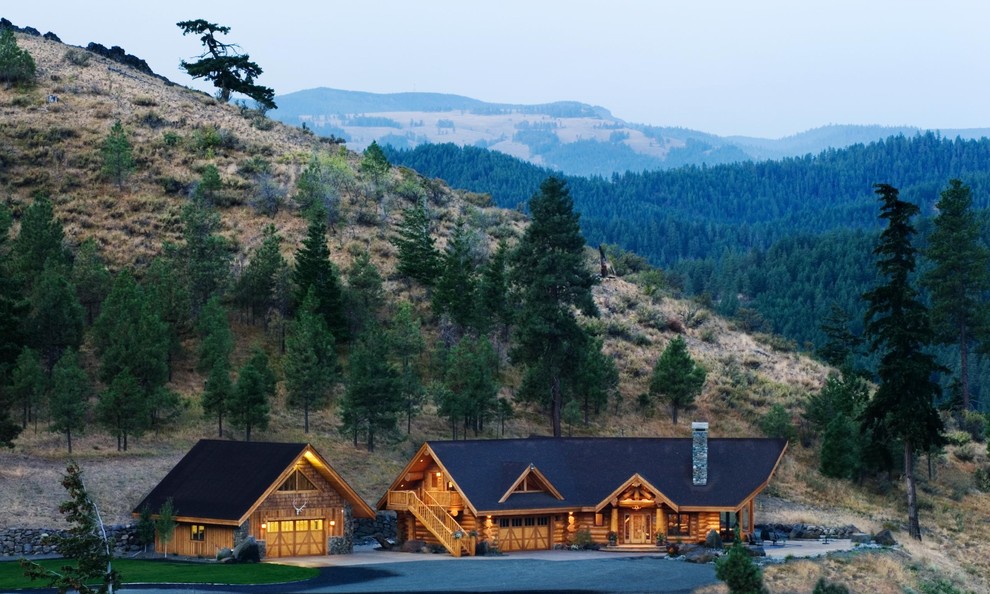Example of a mountain style exterior home design in Boise