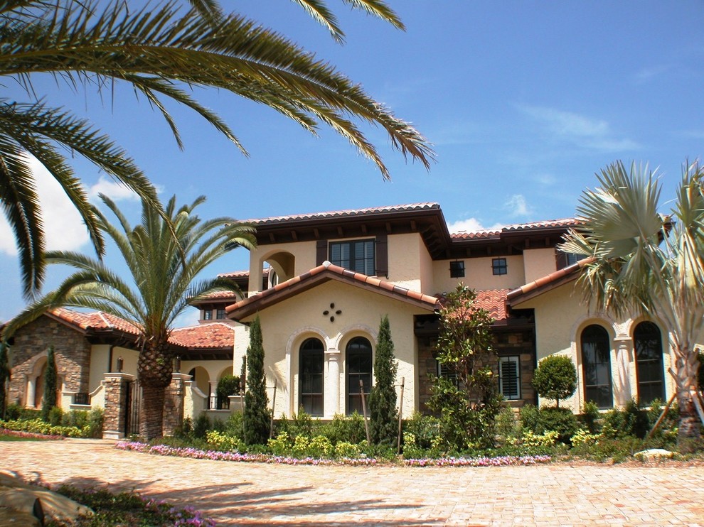 Zweistöckiges Mediterranes Haus in Miami