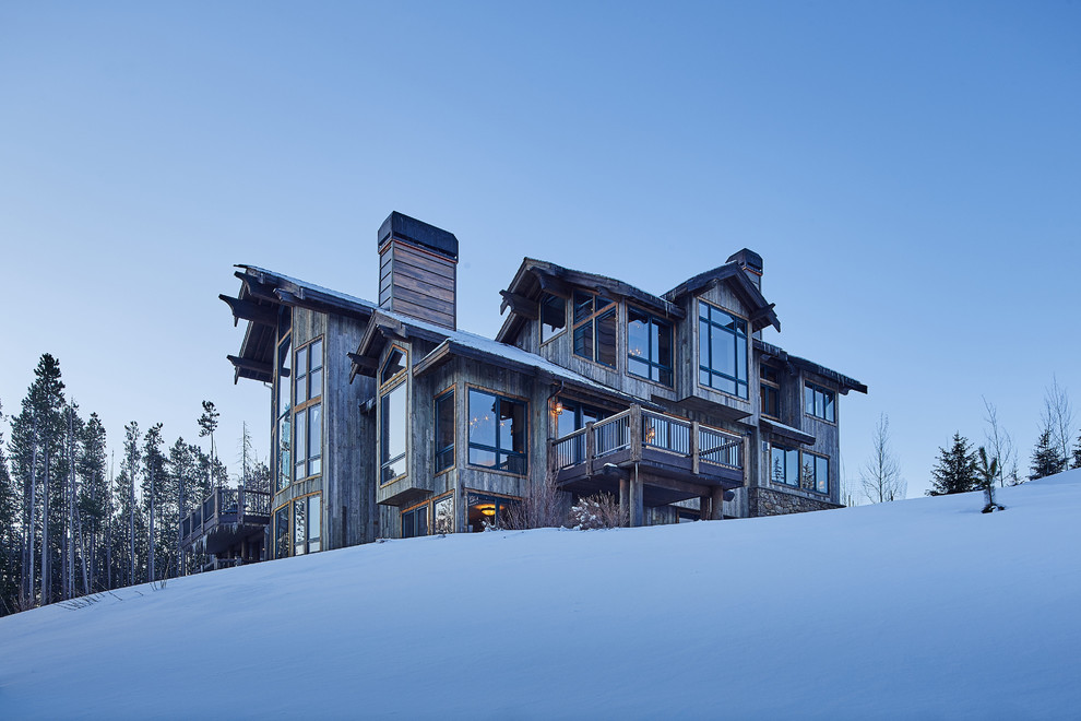 Urige Holzfassade Haus mit grauer Fassadenfarbe in Sonstige