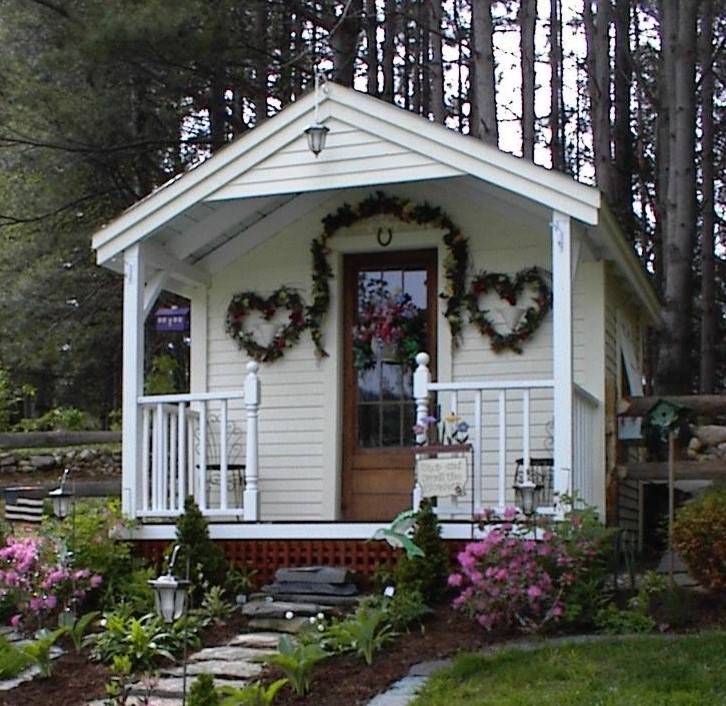 Foto della facciata di una casa piccola country