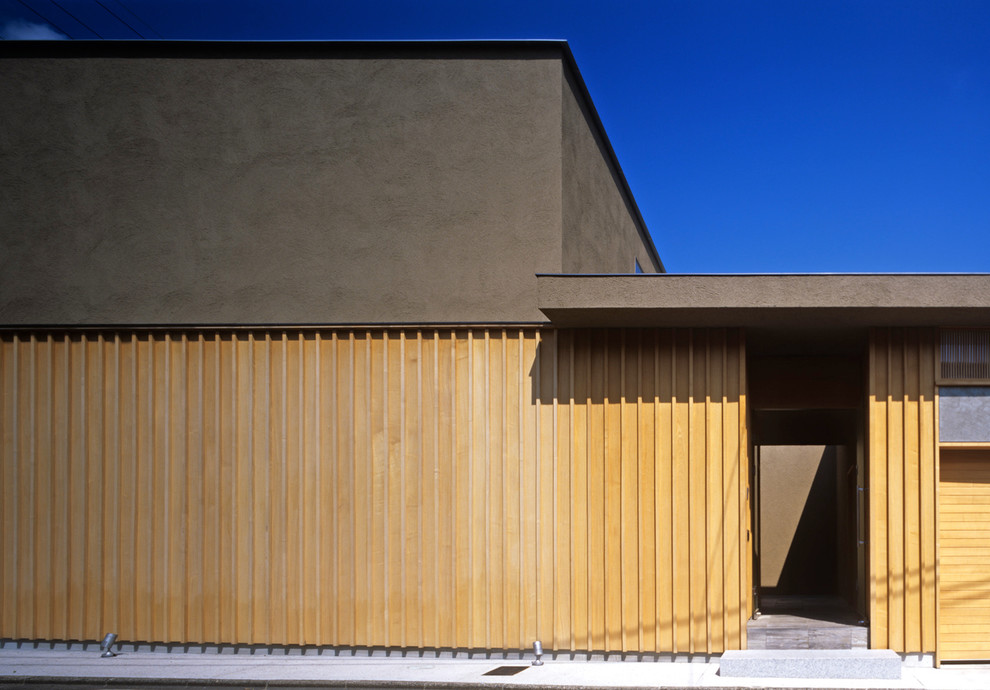 Design ideas for a world-inspired house exterior in Kyoto.