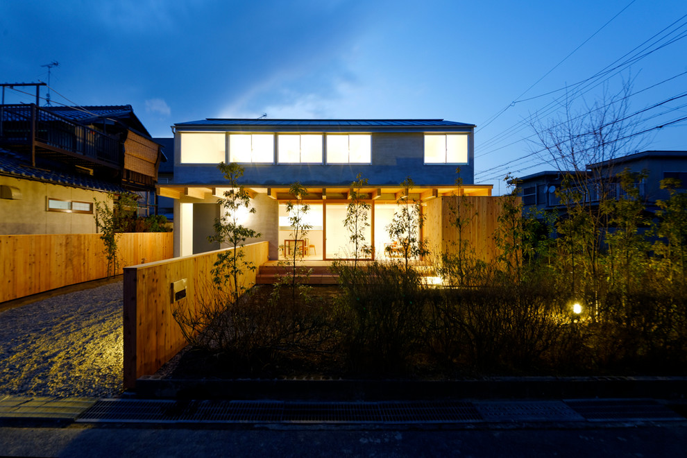 京都にある北欧スタイルのおしゃれな家の外観の写真